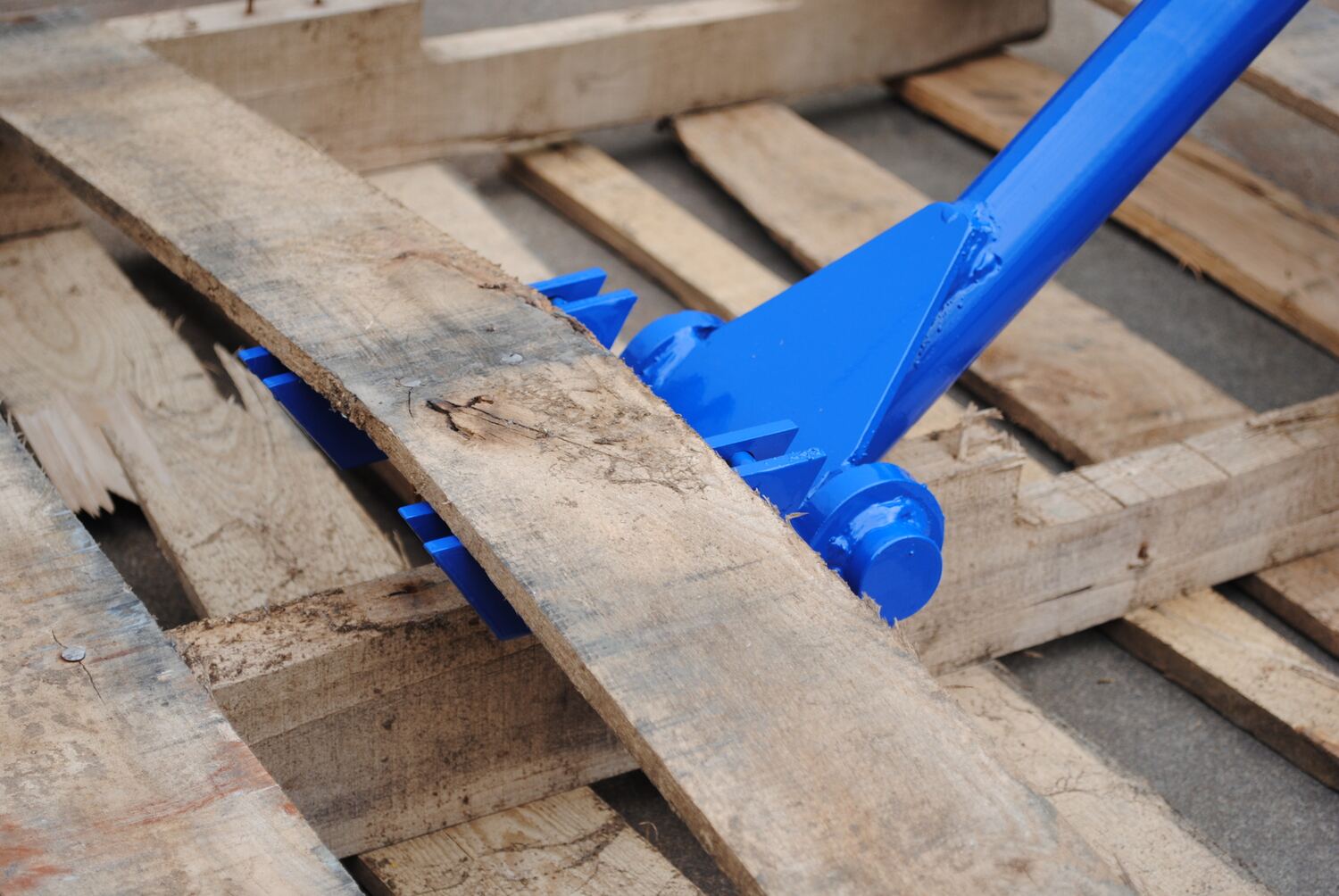 Deluxe Pallet Buster